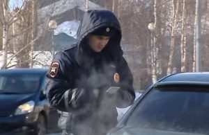 гаишник с приставом остановили автомобиль